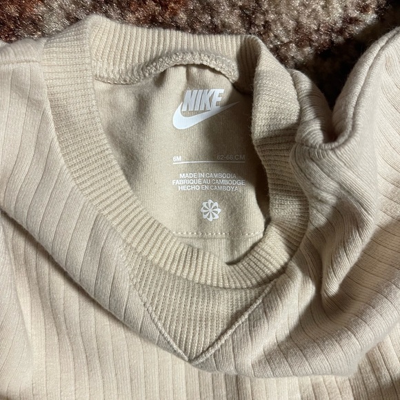 Nike Infant Cream Sweatsuit with Pink Detail - Picture 5 of 5